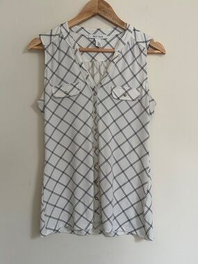 WHBM Sleeveless Button-Down Top